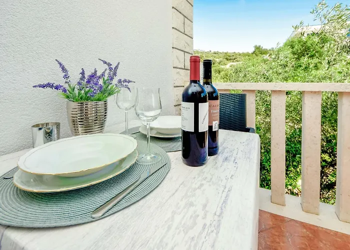 Marina-5 By Interhome 로고즈니차